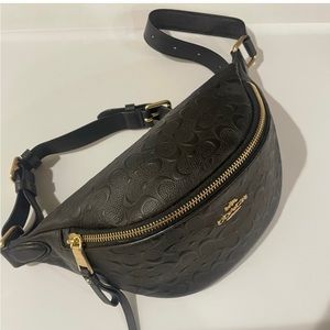 Coach signature leather black belt purse